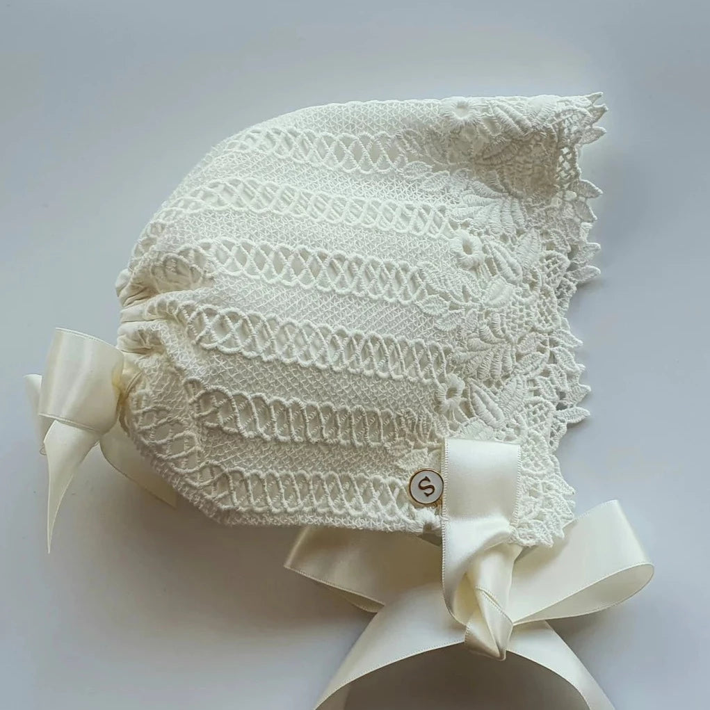 Lace Lined Bonnet / Ivory / Newborn